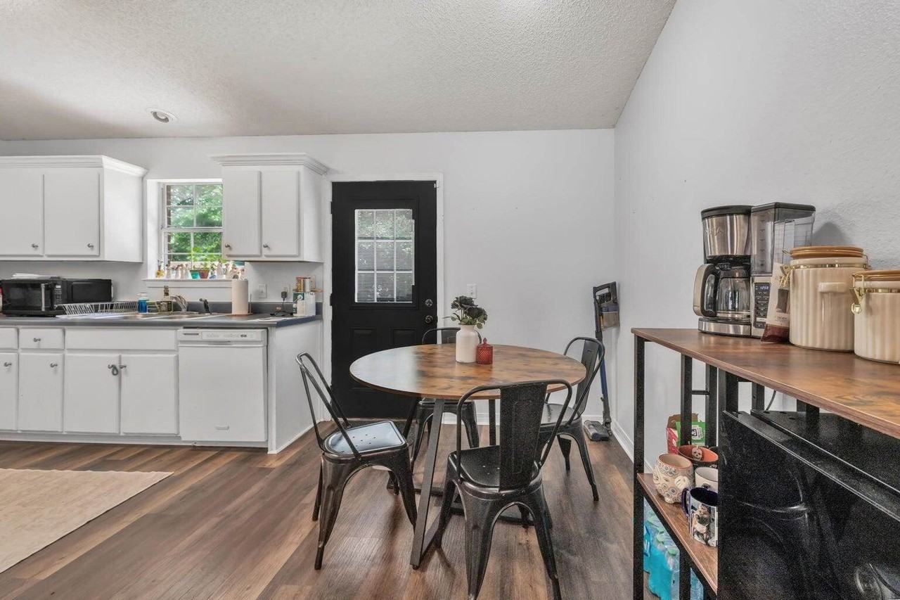 5246 Sewell Rd - Photo 6 of 21
