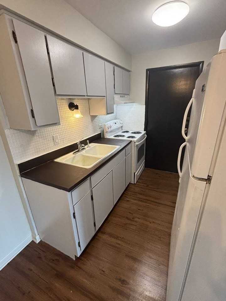 200 Madison St #1H - Photo 2 of 13