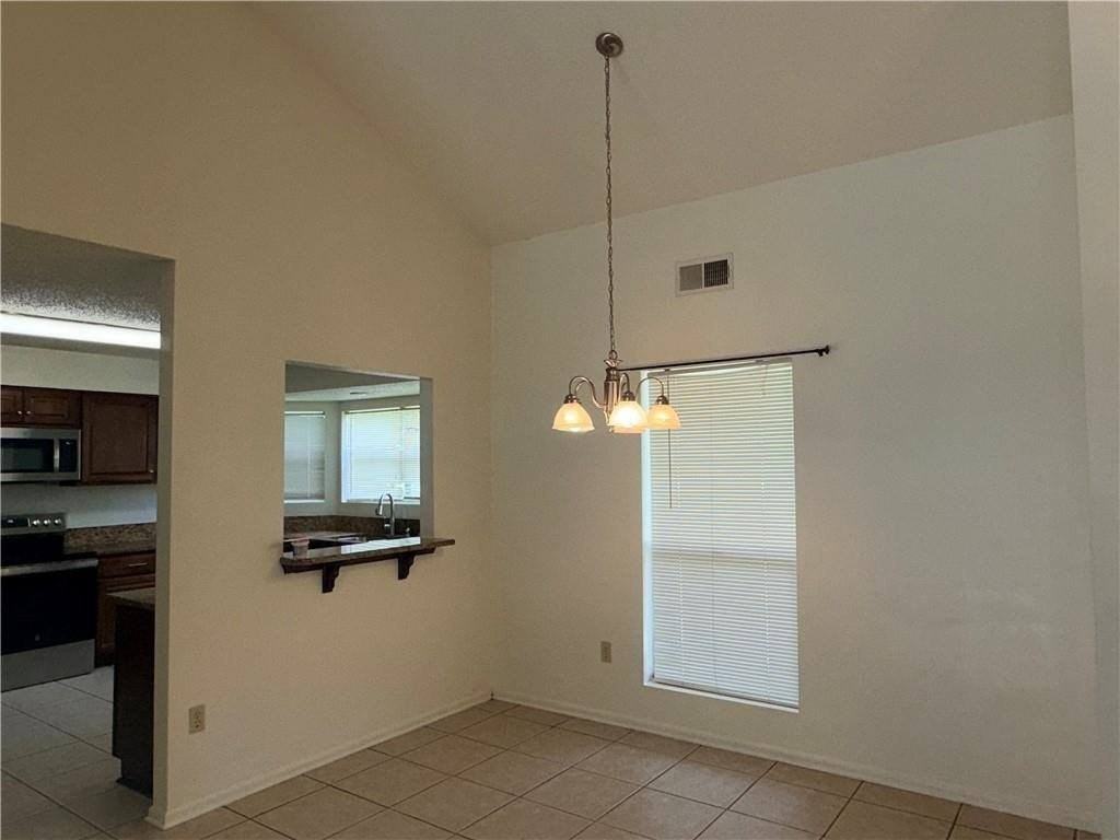 216 Woodridge Blvd - Photo 4 of 23