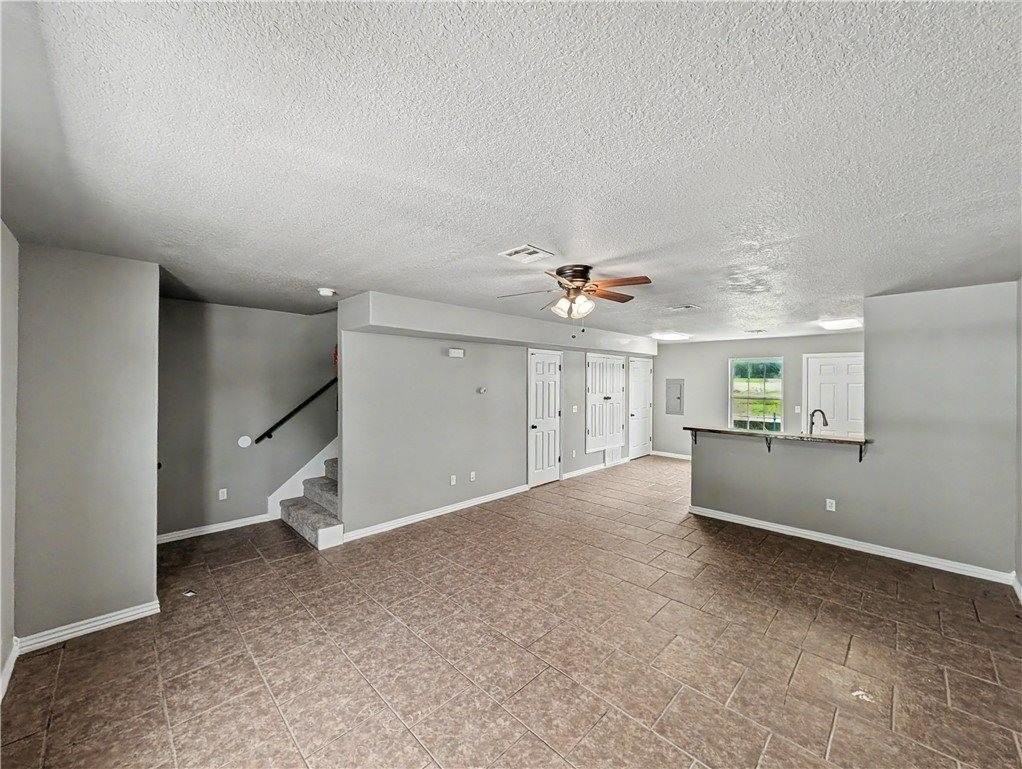 703 W Garland St #A - Photo 6 of 13