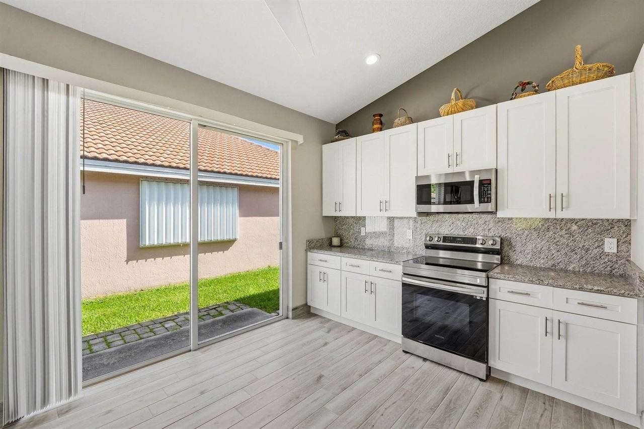3198 Se Carrick Green Ct - Photo 5 of 35