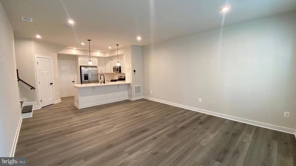 2528 Verona Pl #A - Photo 3 of 23