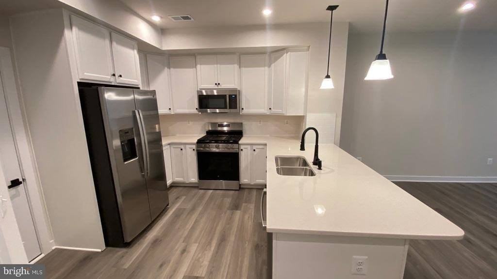 2528 Verona Pl #A - Photo 5 of 23