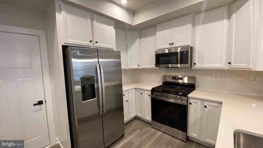 2528 Verona Pl #A - Photo 7 of 23
