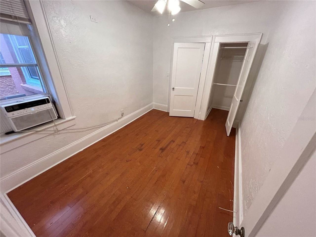 1727 Ringling Blvd - Photo 2 of 6