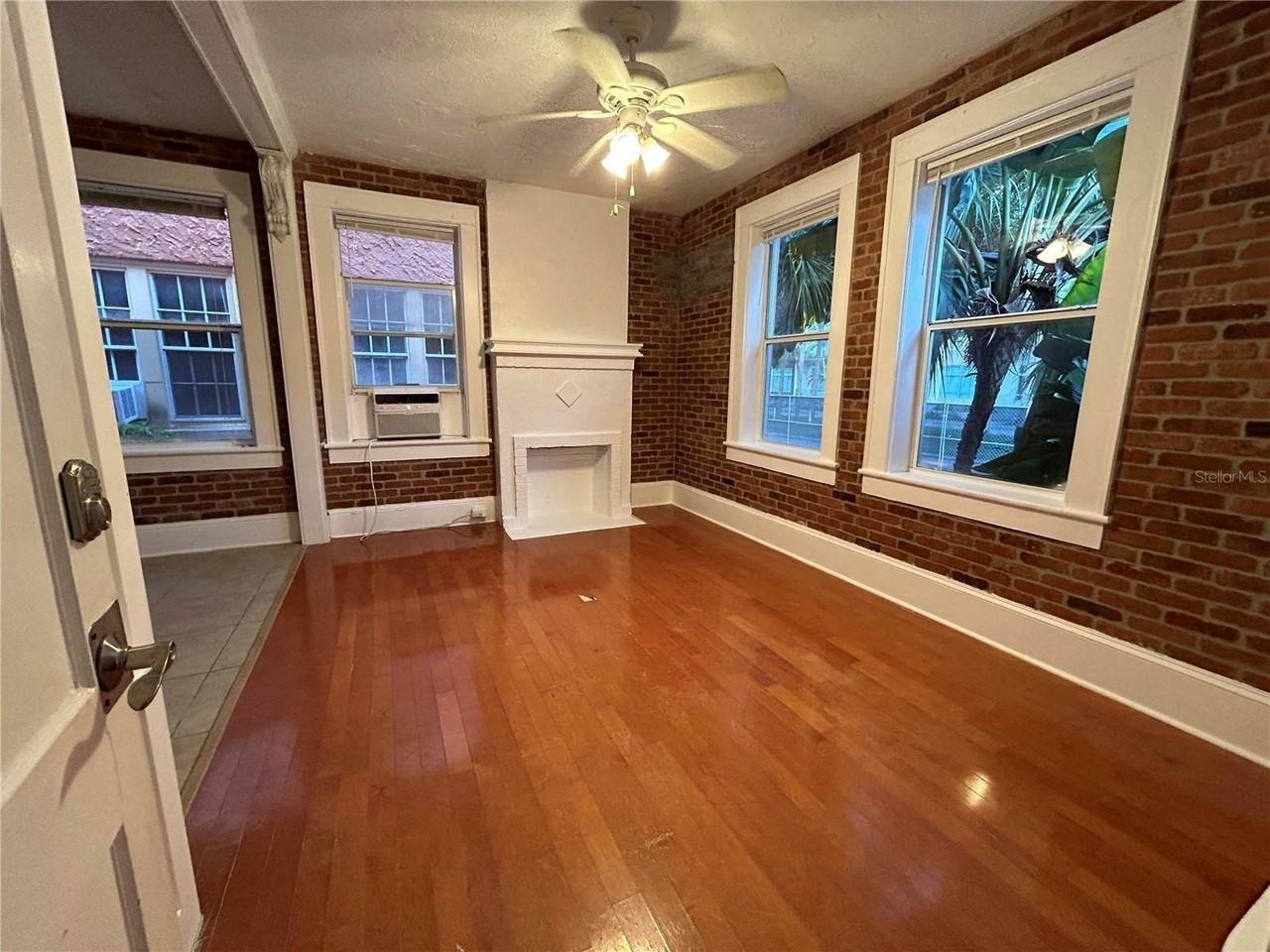 1727 Ringling Blvd - Photo 3 of 6