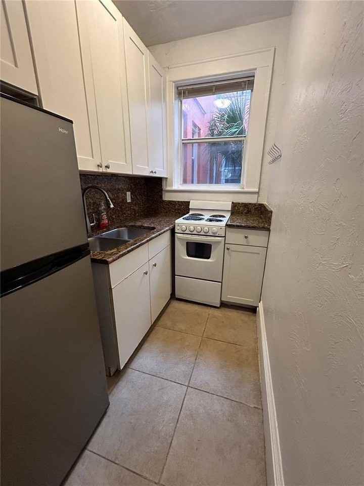 1727 Ringling Blvd - Photo 4 of 6