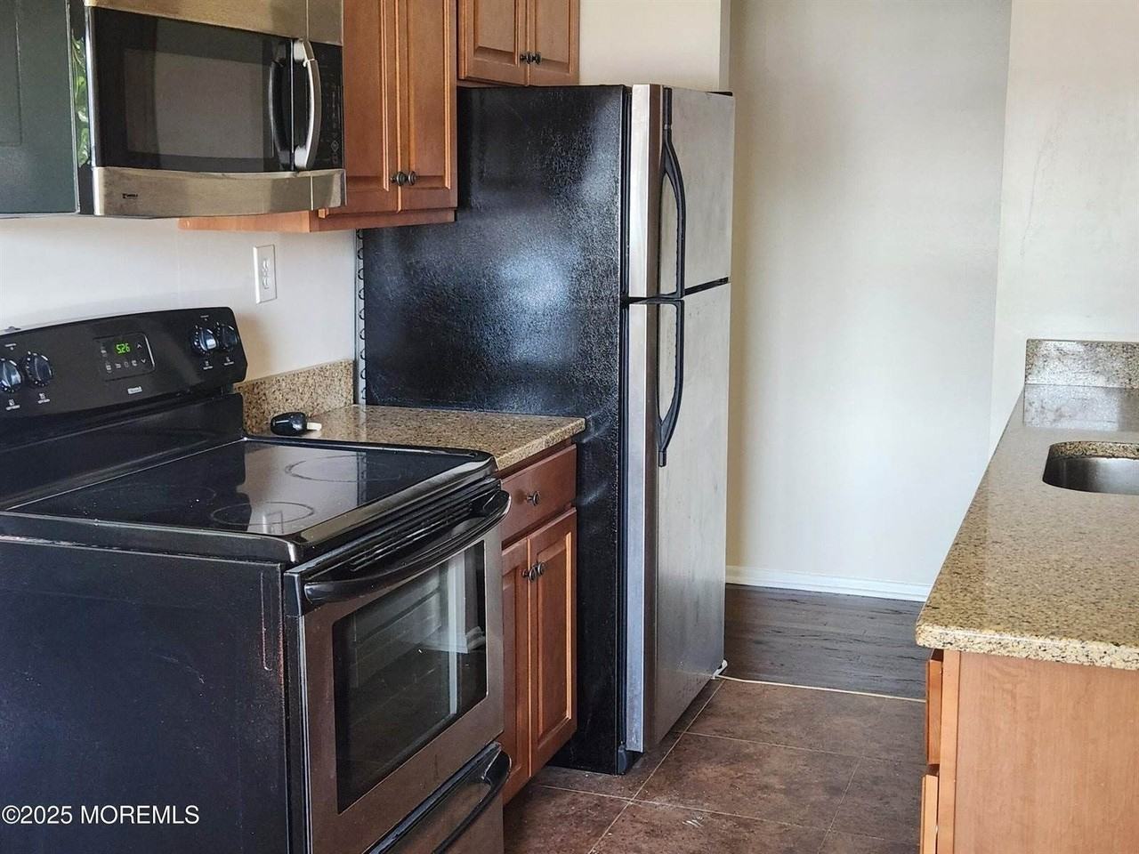 94 Stonehurst Blvd #B - Photo 7 of 13