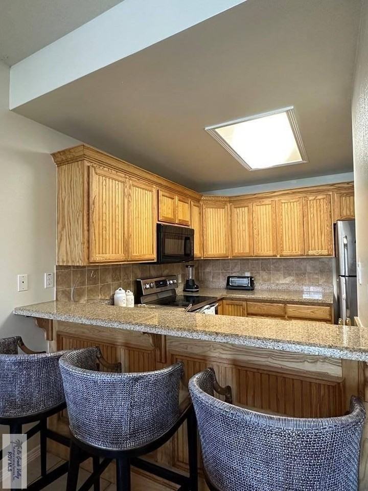 2020 Westminster Cir - Photo 3 of 12