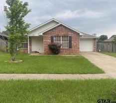 455 Redbud Cir - Photo 1 of 1