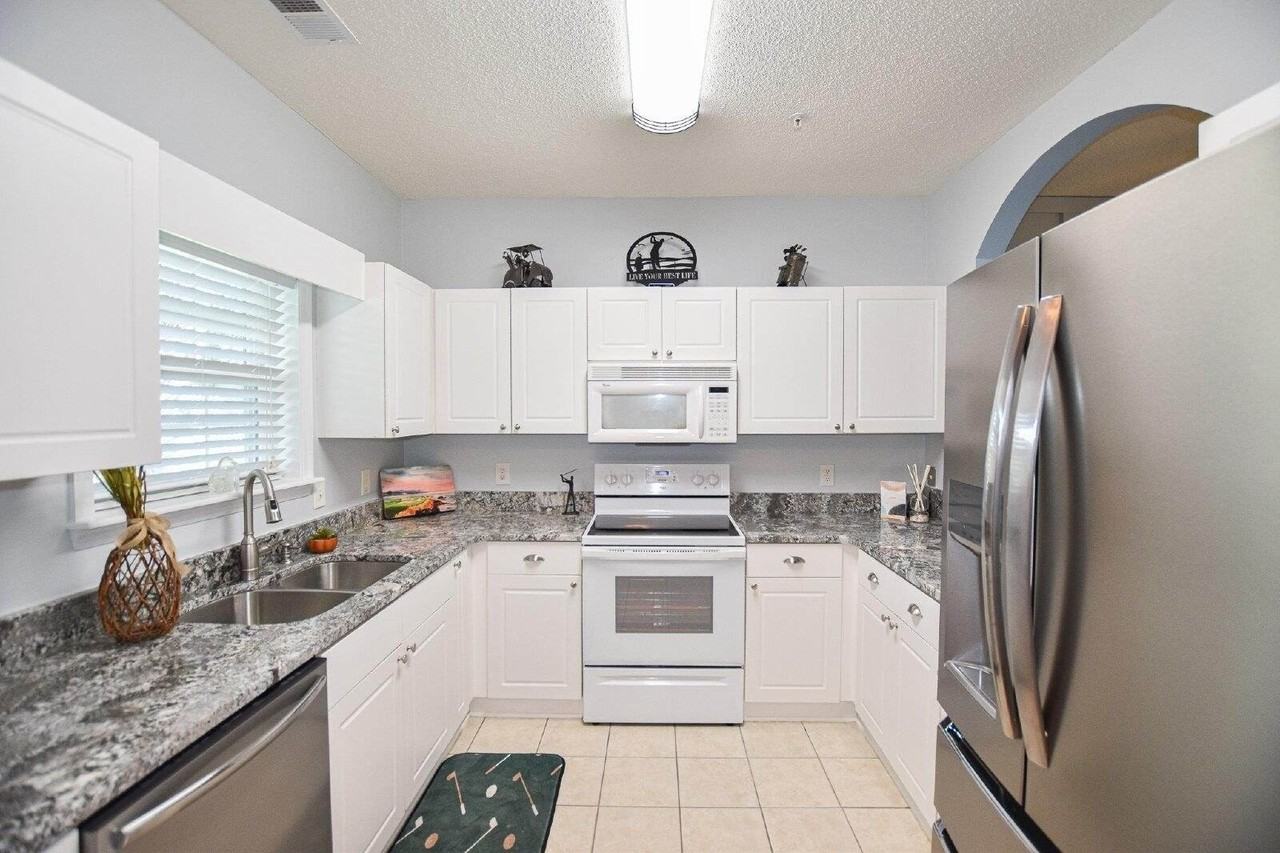 5825 Catalina Dr - Photo 5 of 21