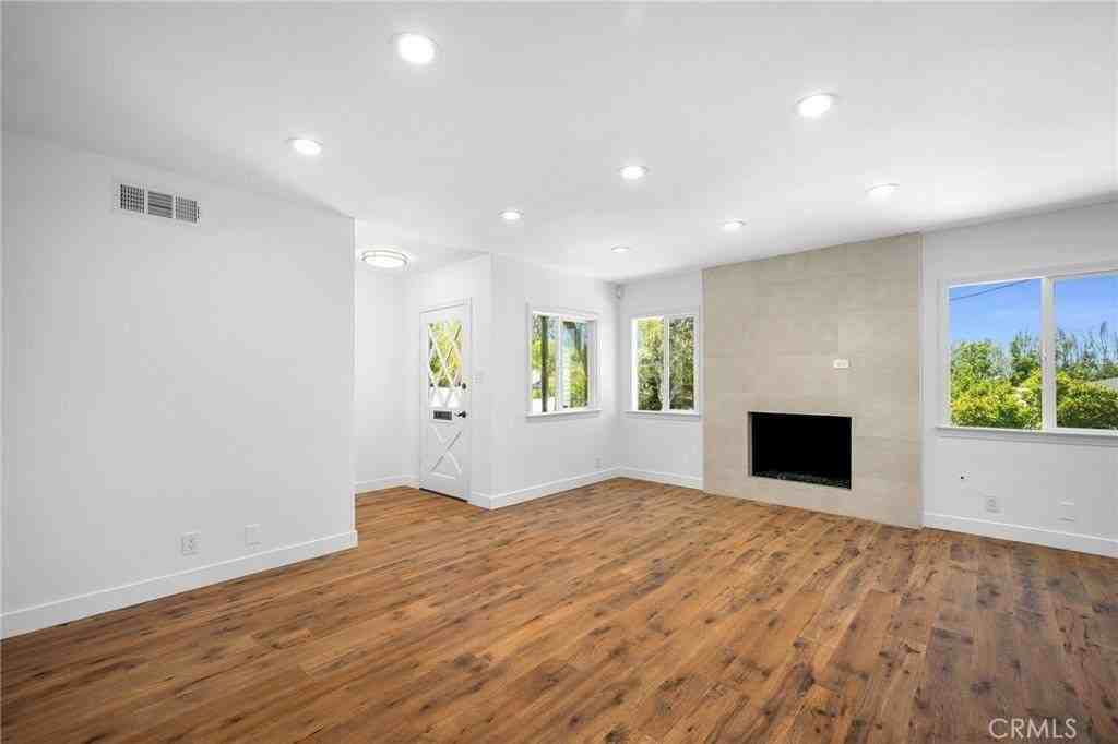 10404 Leolang Ave - Photo 5 of 29
