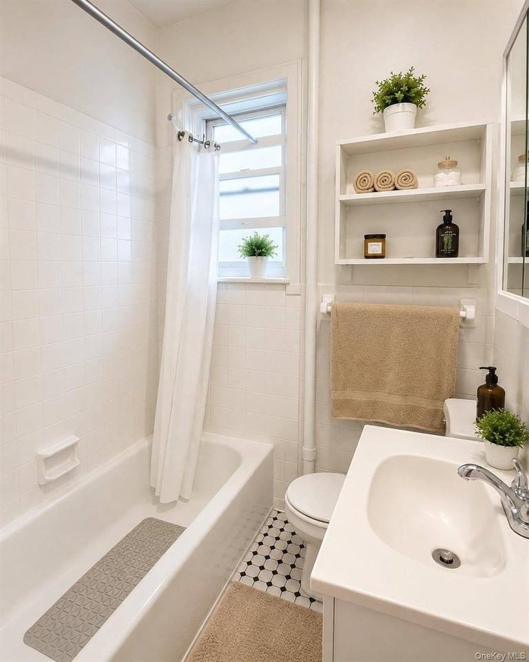 4712 1/2 99th St - Photo 4 of 6