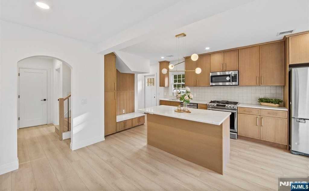 32 Brook Street - Photo 2 of 32