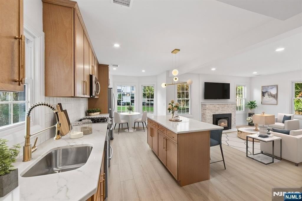32 Brook Street - Photo 4 of 32