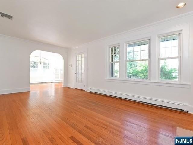 8 Laurel Ave - Photo 4 of 25