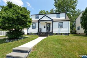featured image of 19-21 11th St #2