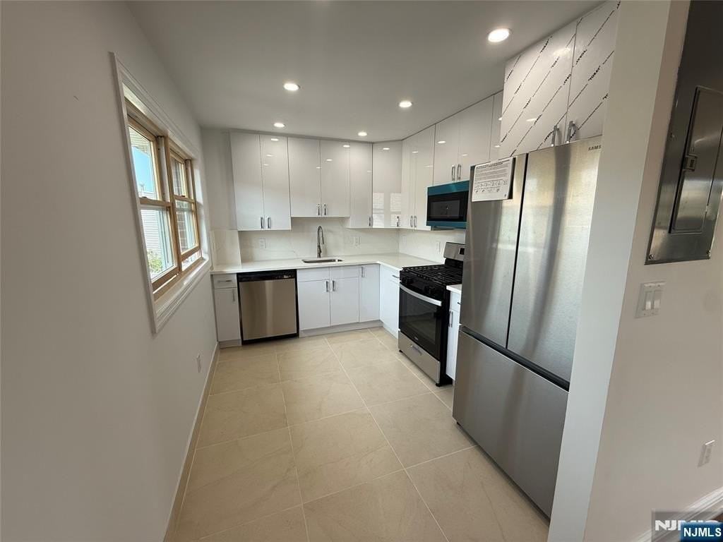 307 9th St #3A - Photo 2 of 23