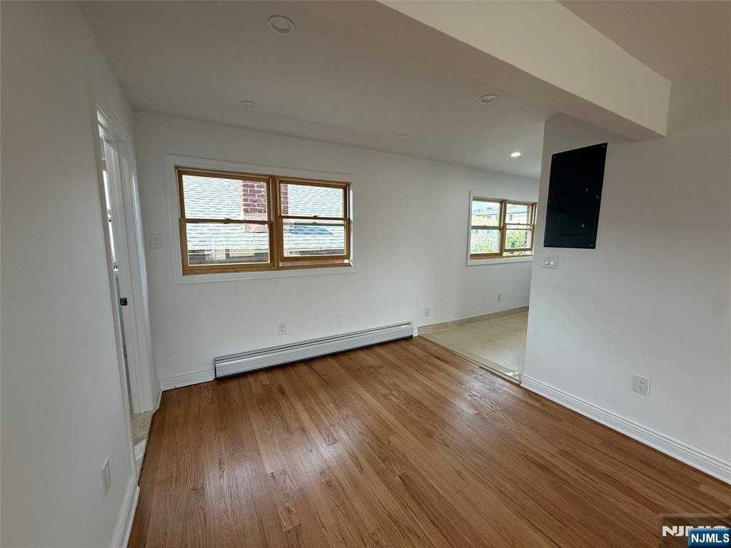 307 9th St #3A - Photo 5 of 23