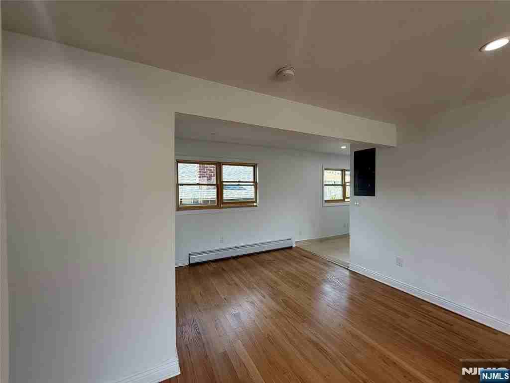 307 9th St #3A - Photo 6 of 23