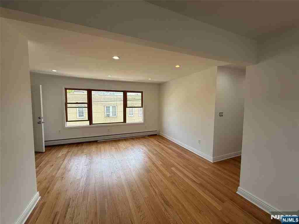 307 9th St #3A - Photo 7 of 23