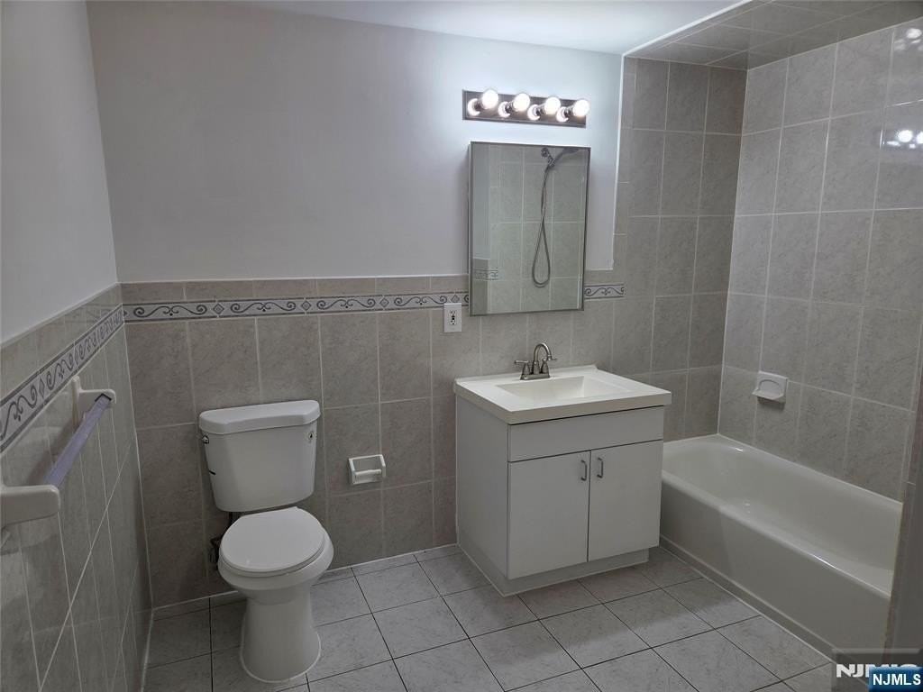 2401 Bergenline Ave #3H - Photo 6 of 13