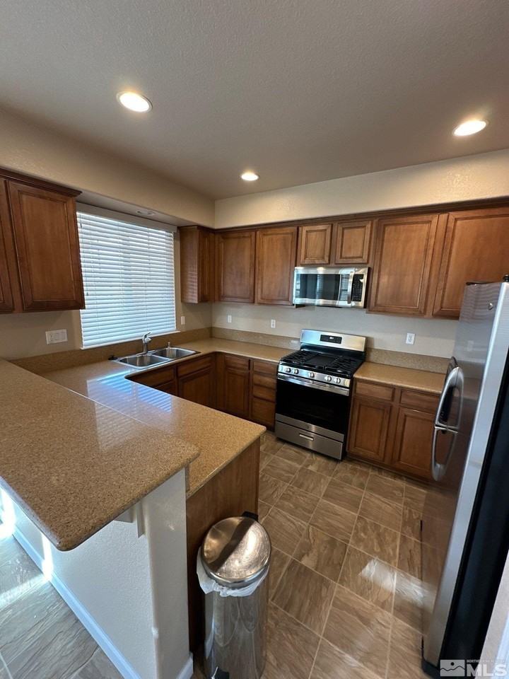 3943 Antinori Dr - Photo 4 of 32