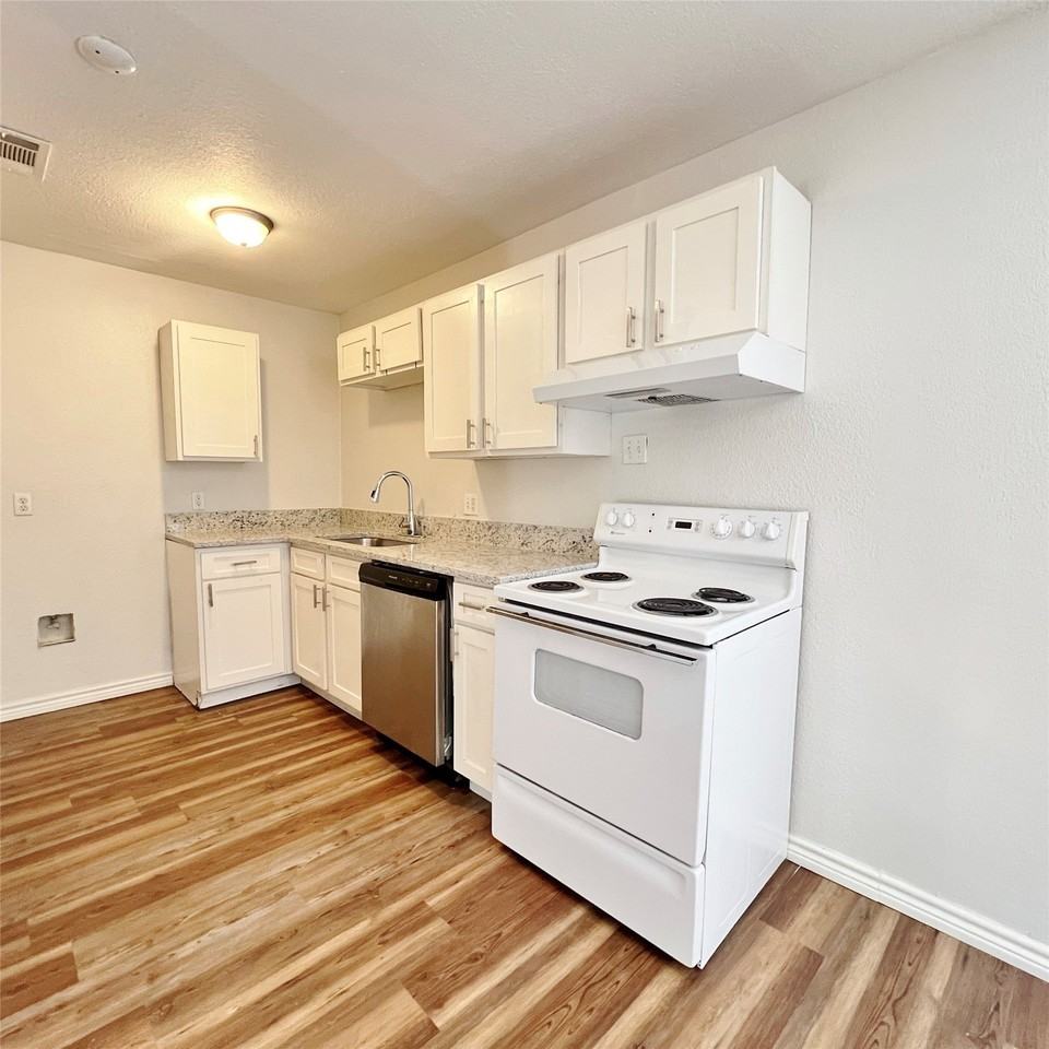 2310 Healey Dr - Photo 4 of 11