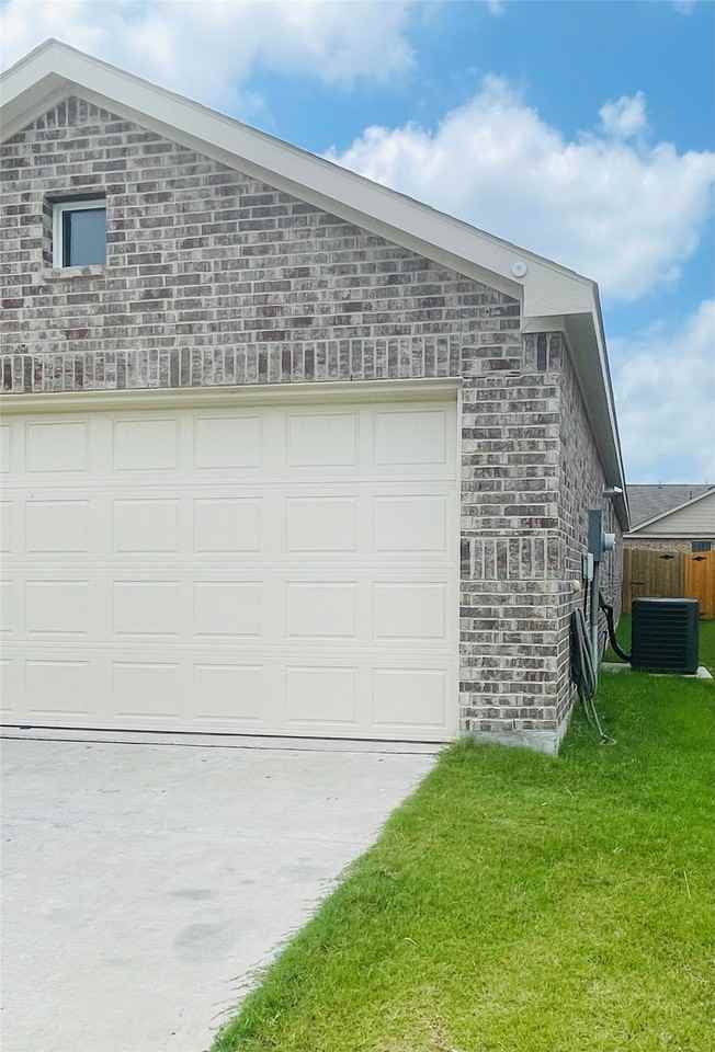1405 Merlin Bluff St - Photo 3 of 15