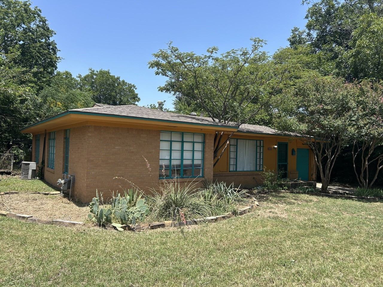 4720 Lowell Ln - Photo 2 of 22