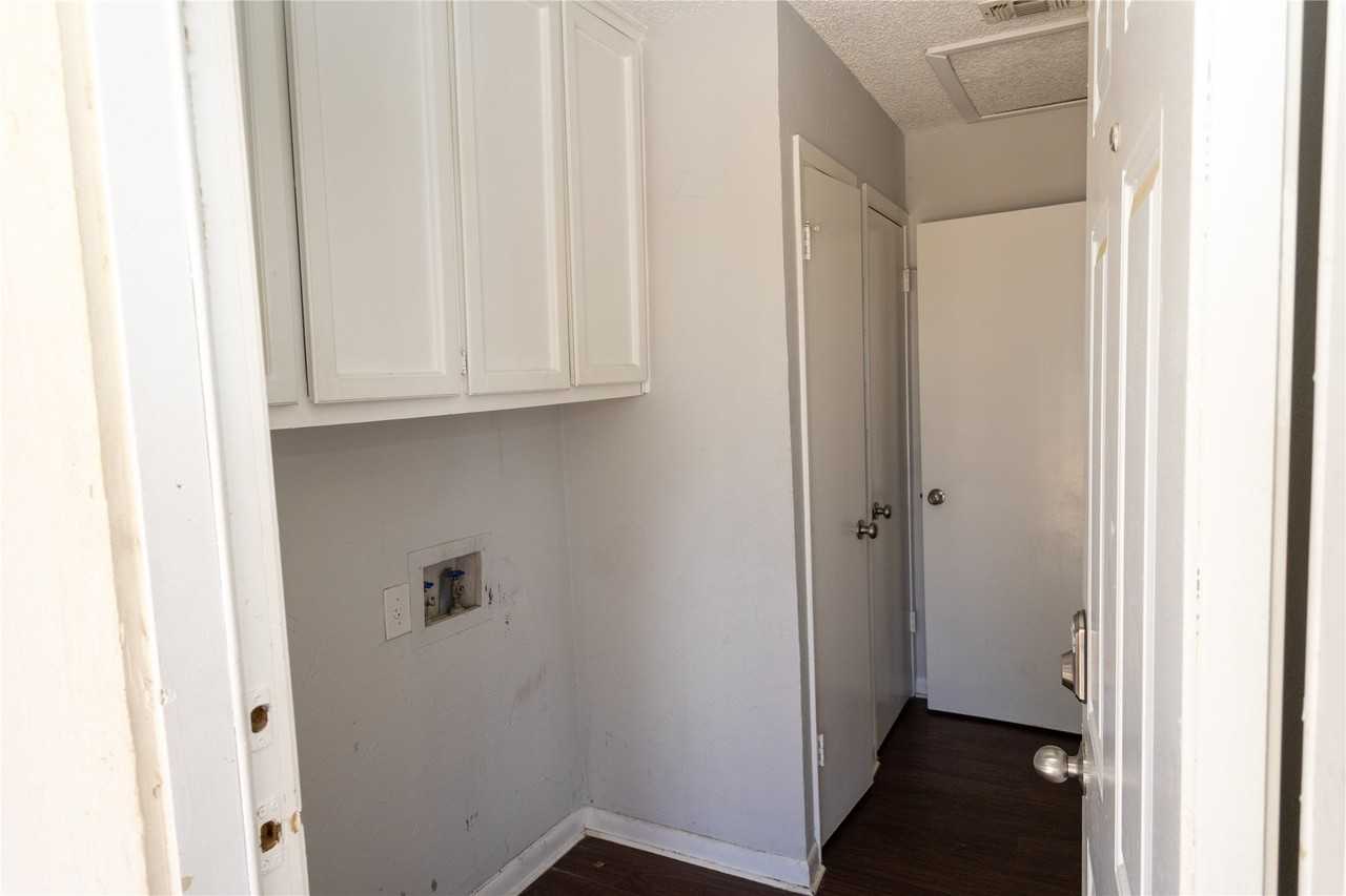 6919 W Cleburne Rd - Photo 7 of 40