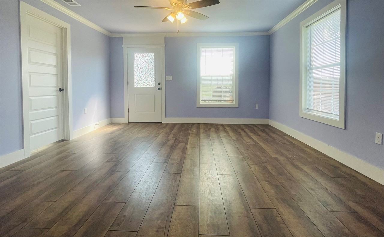 109 Lois St - Photo 4 of 21