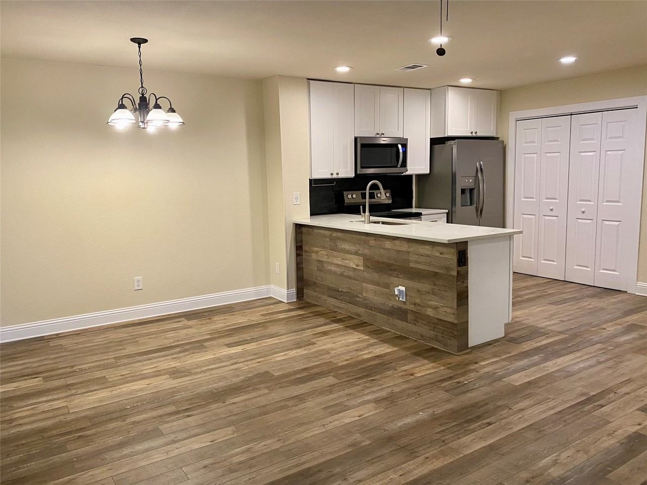 713 Cory St - Photo 4 of 12