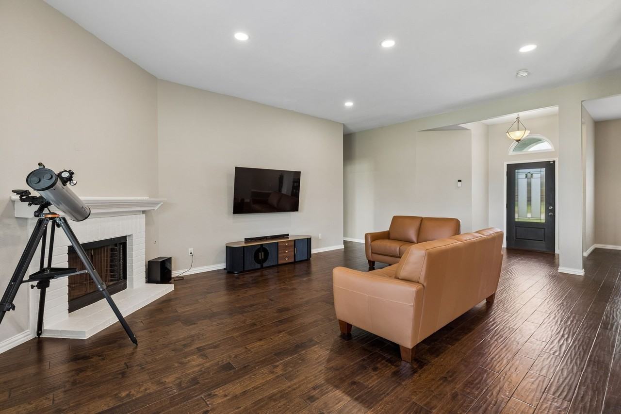 332 Hardwicke Ln - Photo 4 of 36