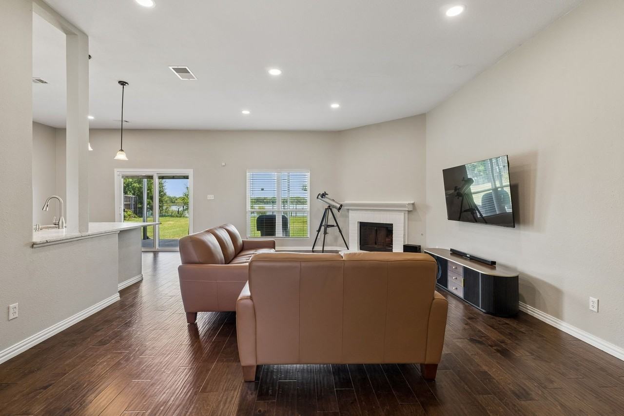 332 Hardwicke Ln - Photo 6 of 36