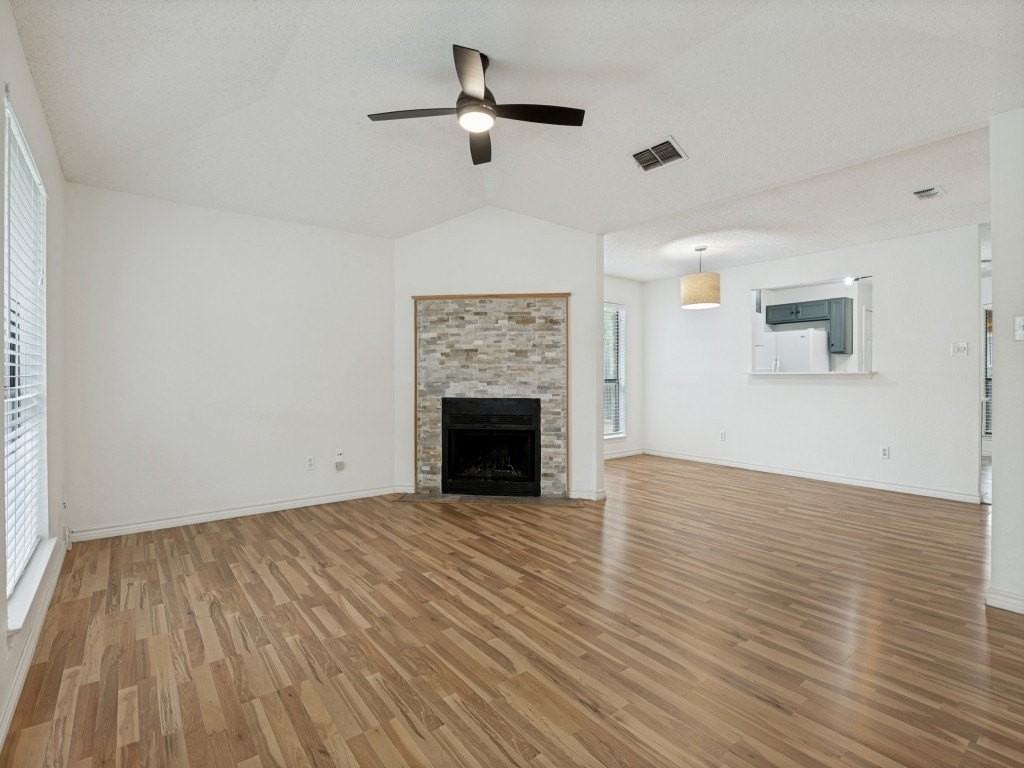 3006 Post Oak Dr - Photo 2 of 12