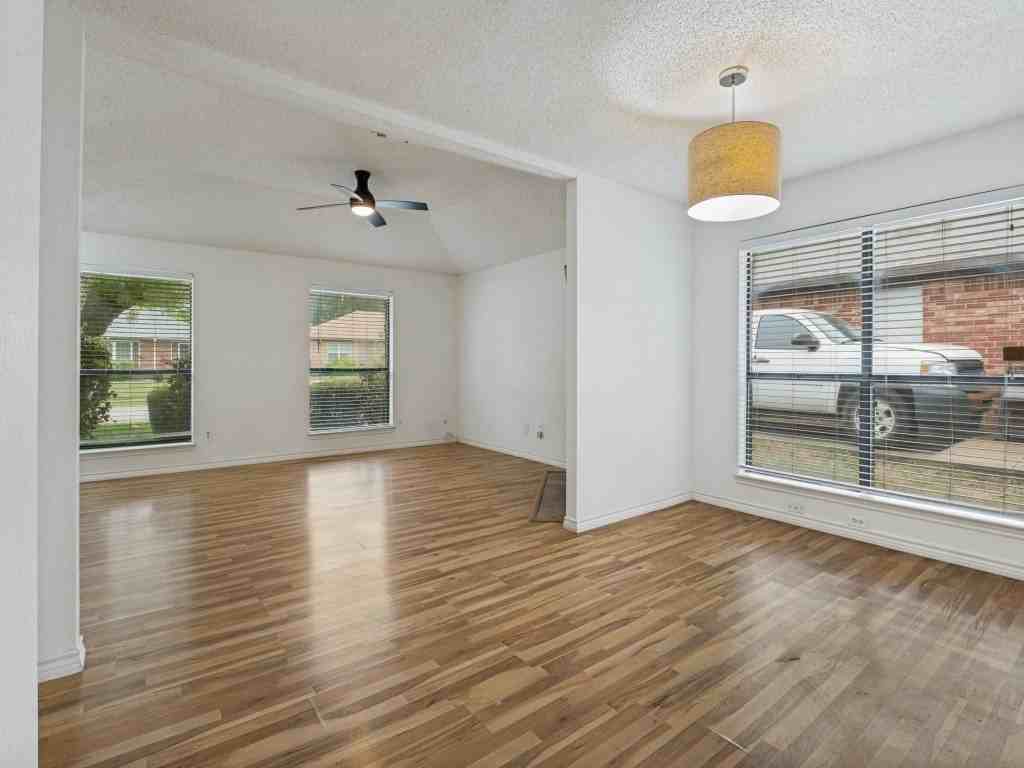 3006 Post Oak Dr - Photo 5 of 12