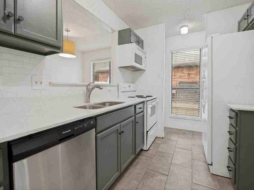 3006 Post Oak Dr - Photo 6 of 12