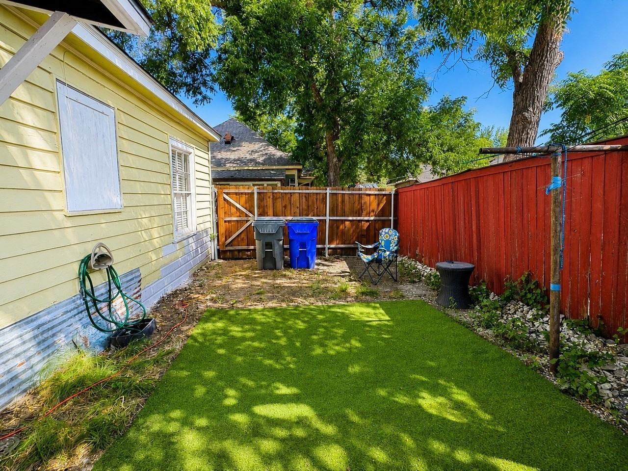 1209 N Carroll Ave - Photo 2 of 5