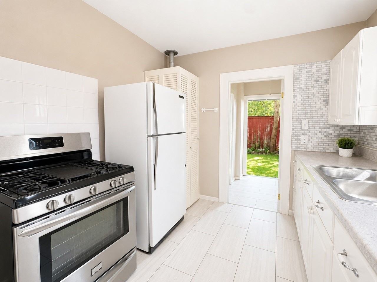 1209 N Carroll Ave - Photo 3 of 5