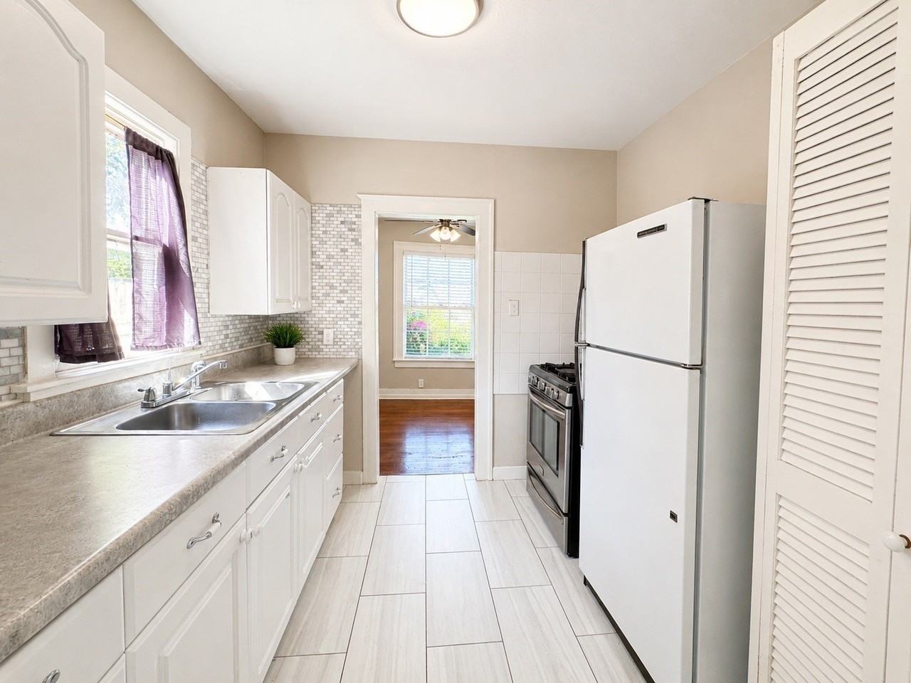1209 N Carroll Ave - Photo 4 of 5