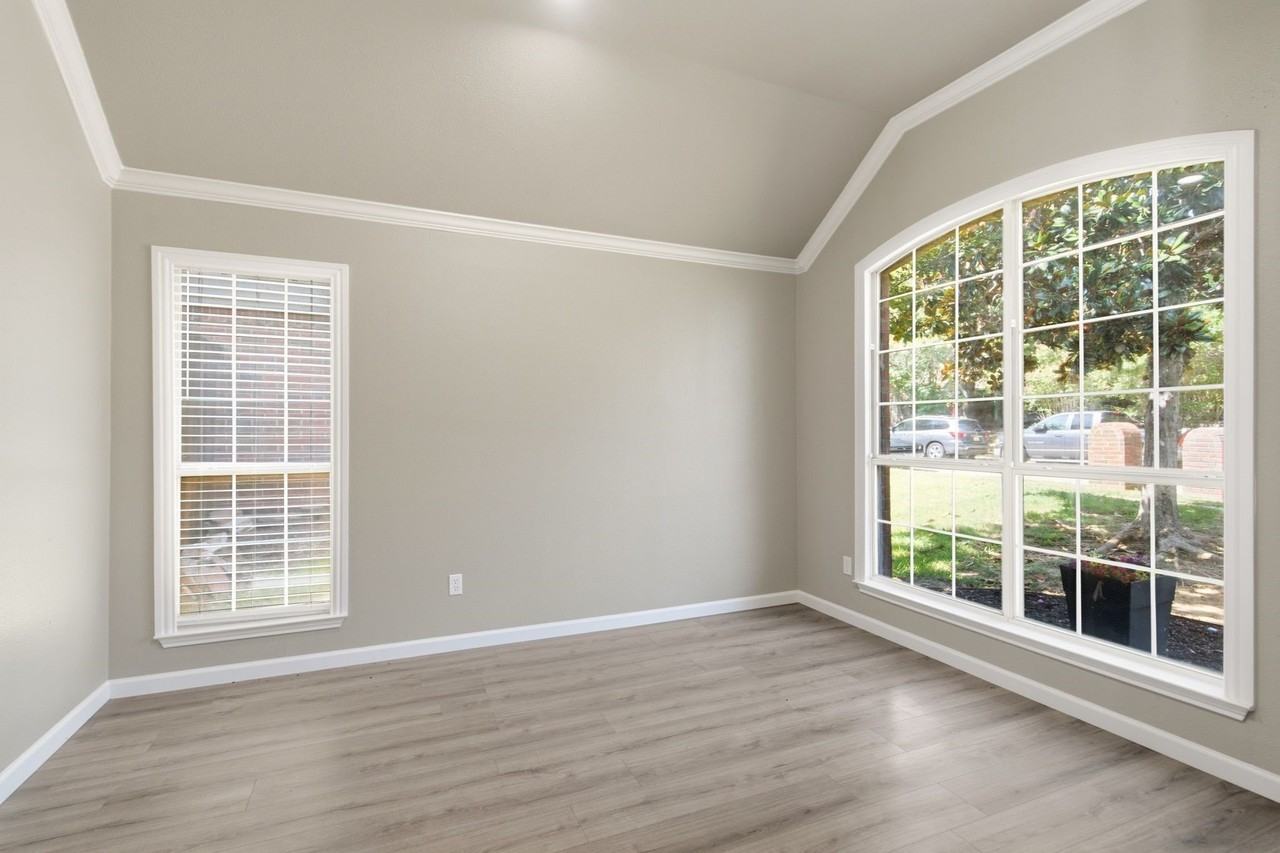 1237 Christopher Ln - Photo 5 of 30