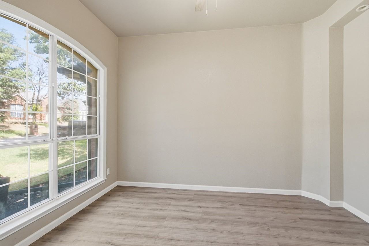 1237 Christopher Ln - Photo 6 of 30