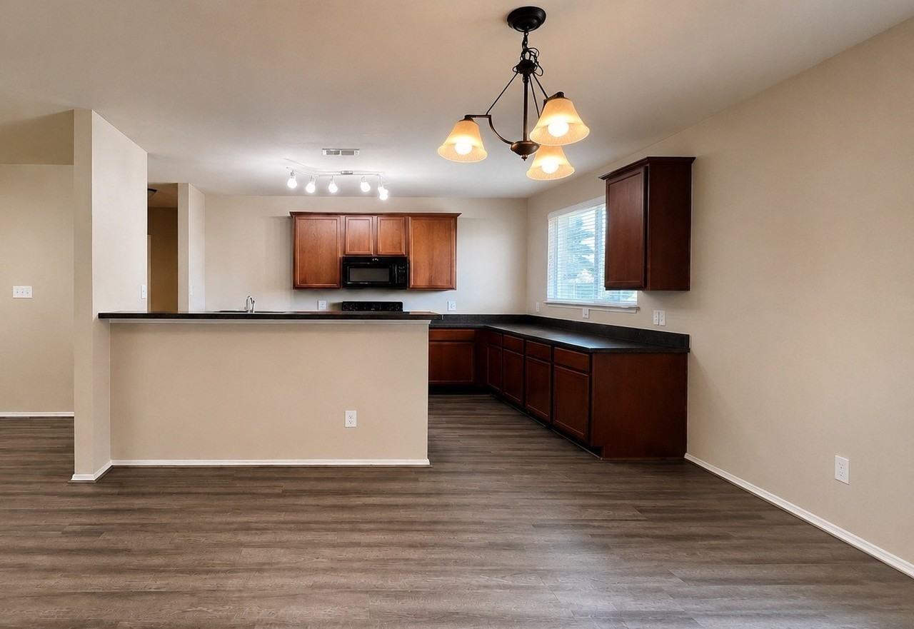 1701 Quail Springs Cir - Photo 3 of 21