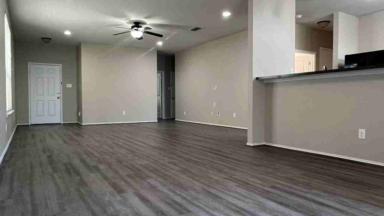 1701 Quail Springs Cir - Photo 4 of 21