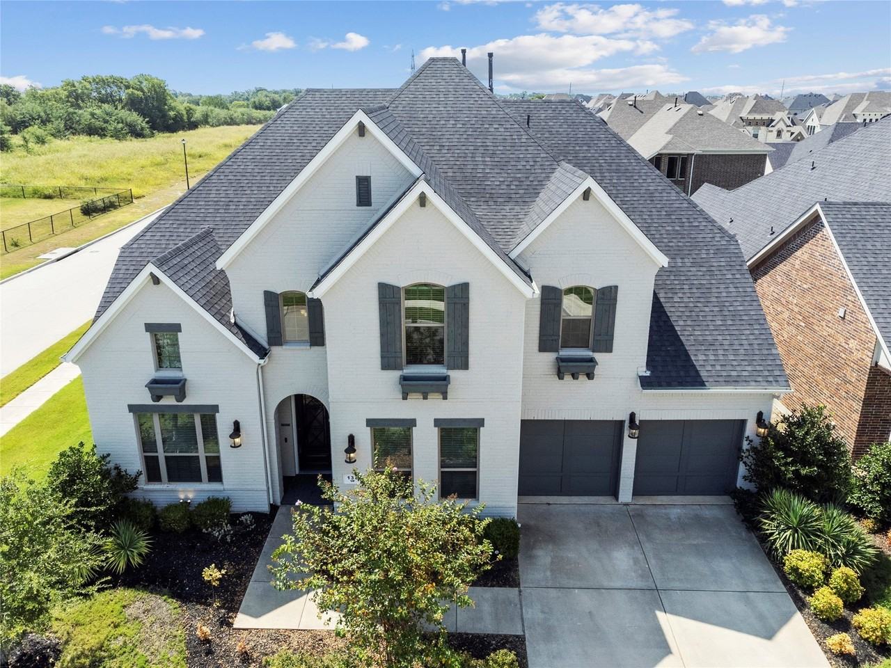 138 Spanish Bluebell Dr - Photo 2 of 35