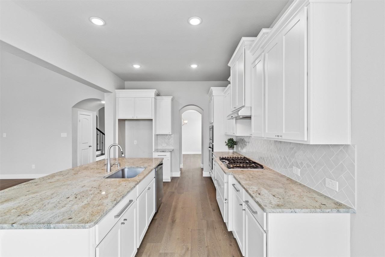 138 Spanish Bluebell Dr - Photo 4 of 35