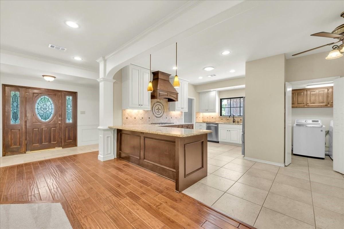 617 Arbor Ct - Photo 3 of 40