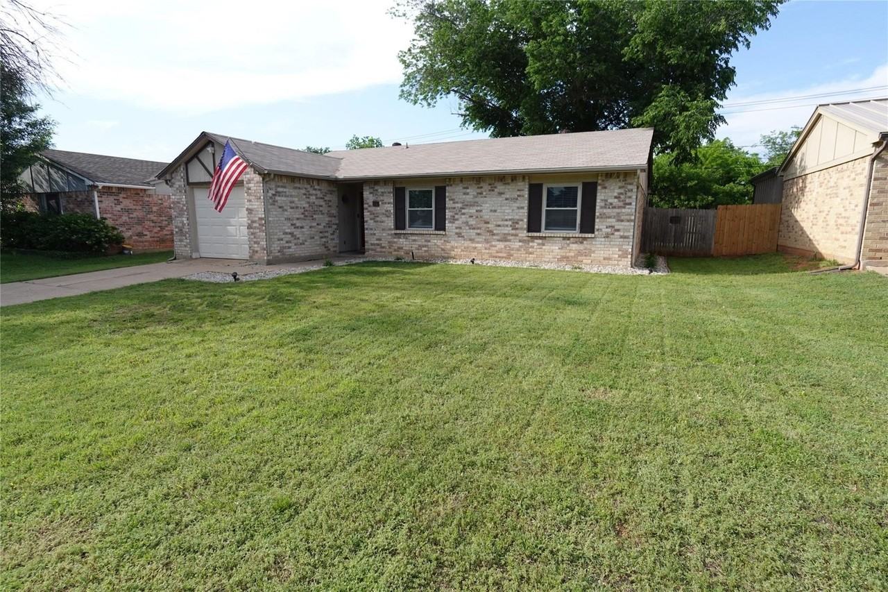 7021 Greenview Cir N - Photo 2 of 24