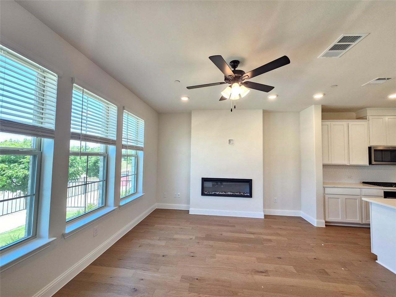 7933 Sunset Blvd - Photo 3 of 21